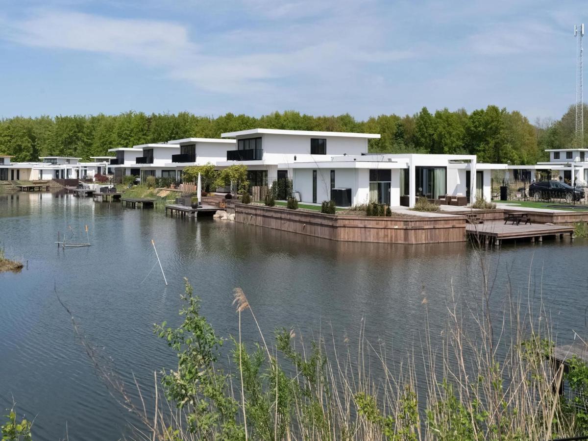 Swanky Villa In Zeewolde With Garden Exterior foto