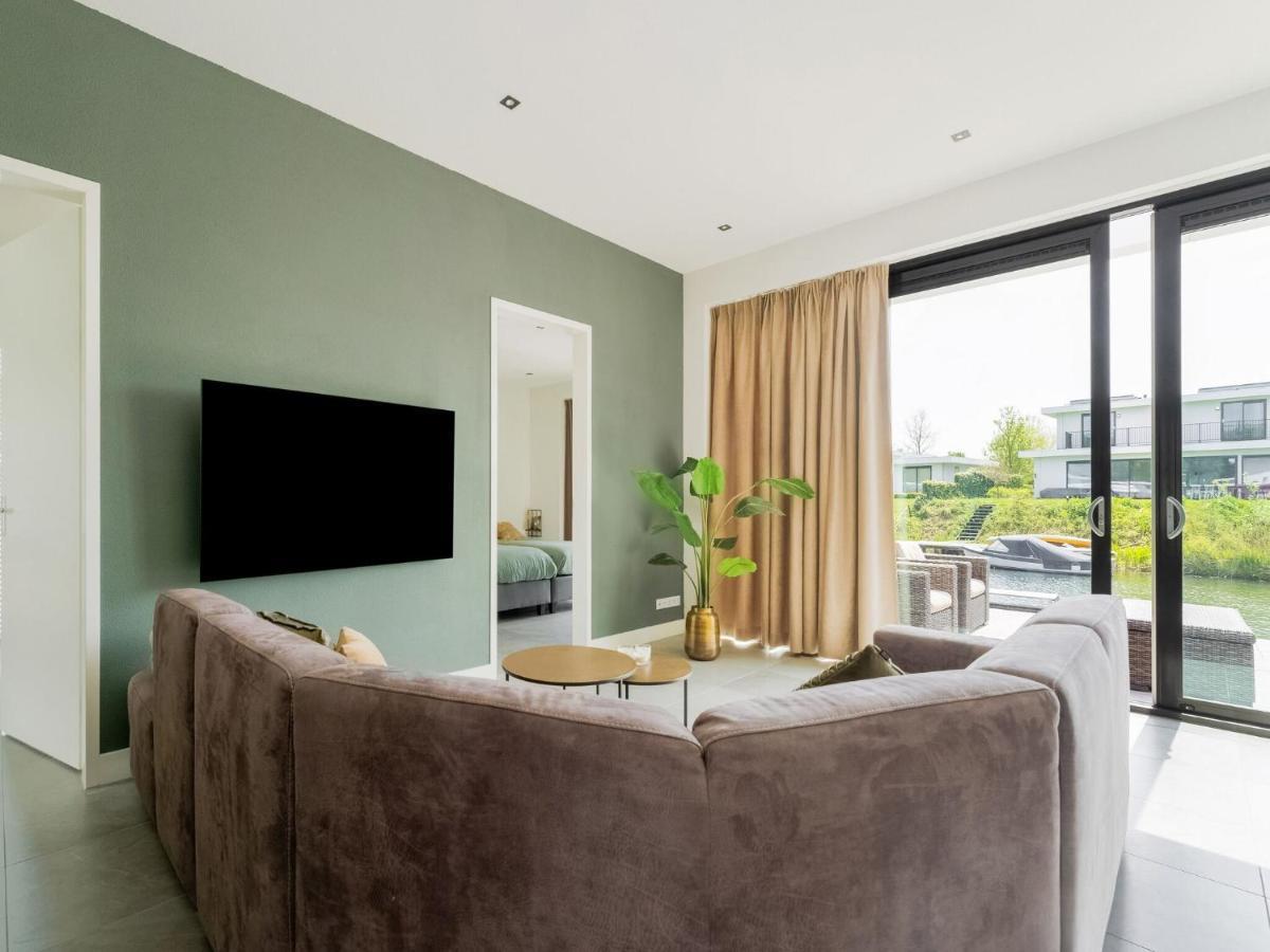 Swanky Villa In Zeewolde With Garden Exterior foto