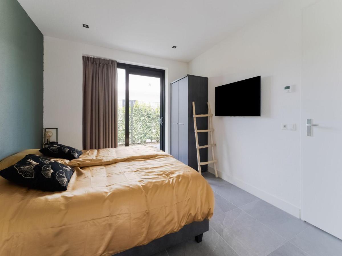 Swanky Villa In Zeewolde With Garden Exterior foto