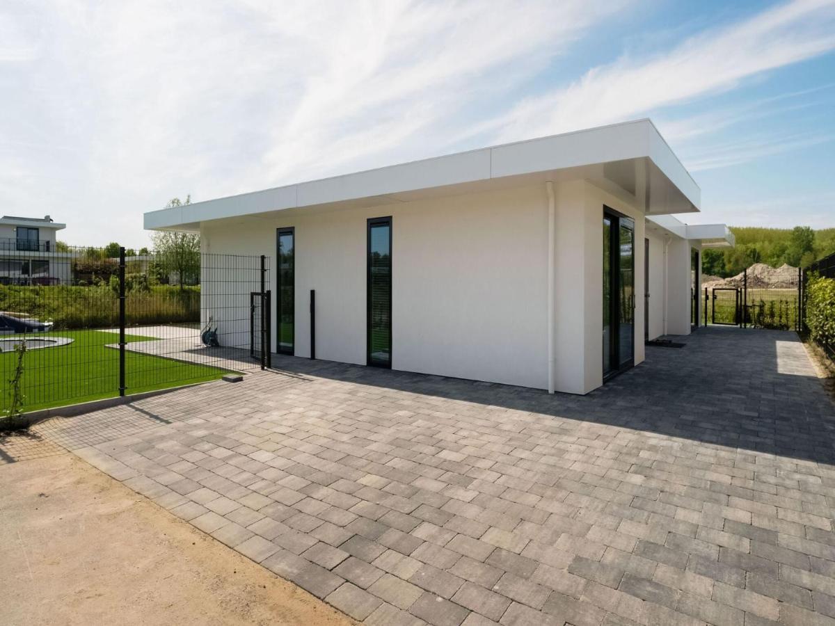 Swanky Villa In Zeewolde With Garden Exterior foto