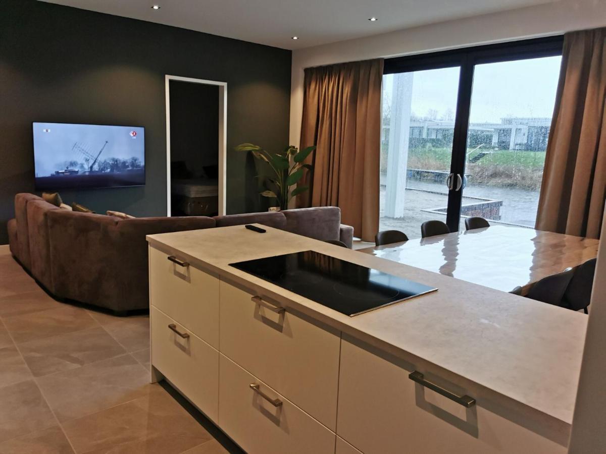 Swanky Villa In Zeewolde With Garden Exterior foto